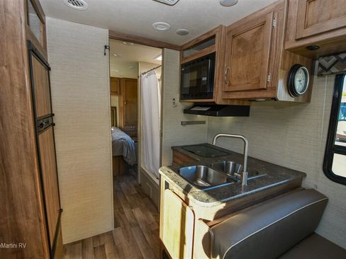 Used 2018 Chevrolet Express 4500 w/ RV Package RWD image 6