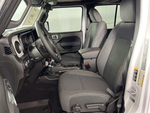 New 2025 Jeep Gladiator Willys image 9