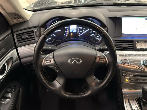 Used 2019 INFINITI Q70 Luxe image 12