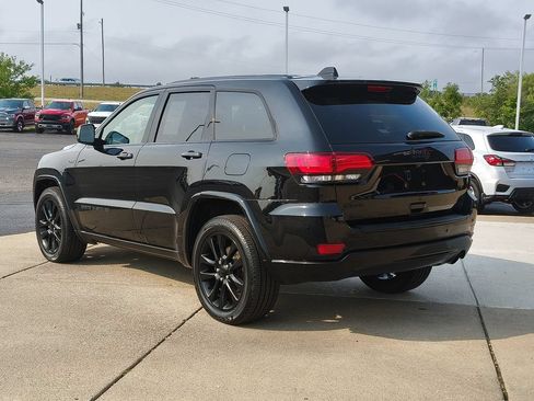 Used 2018 Jeep Grand Cherokee Altitude AWD/4WD image 19