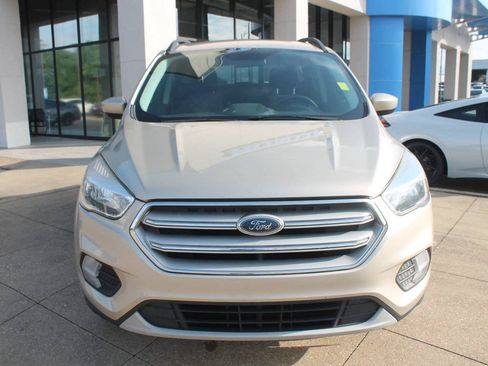 Used 2018 Ford Escape SE w/ SE Sync 3 Package FWD image 2