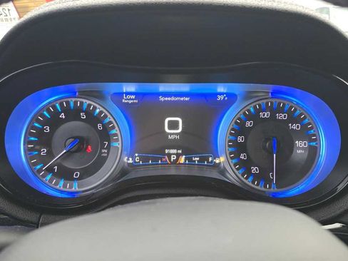 Used 2017 Chrysler 300 S image 7