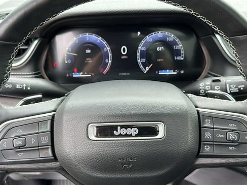 Used 2022 Jeep Grand Cherokee L Limited AWD/4WD image 12