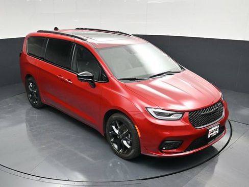 New 2026 Chrysler Pacifica Limited FWD image 50