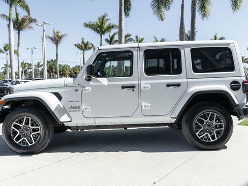 Used 2024 Jeep Wrangler Sahara image 22