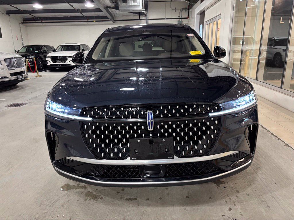 Used 2024 Lincoln Nautilus Premier AWD/4WD image 5