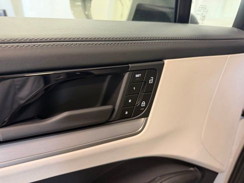 New 2026 Porsche Cayenne E-Hybrid AWD/4WD image 9