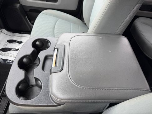 Used 2018 RAM 1500 Classic SLT AWD/4WD image 39