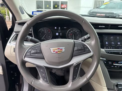 Used 2021 Cadillac XT5 Premium Luxury image 4