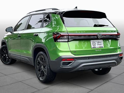 New 2026 Volkswagen Taos SE image 12