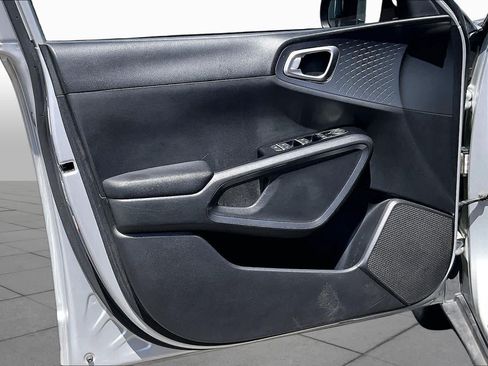 Used 2020 Kia Soul S FWD image 21