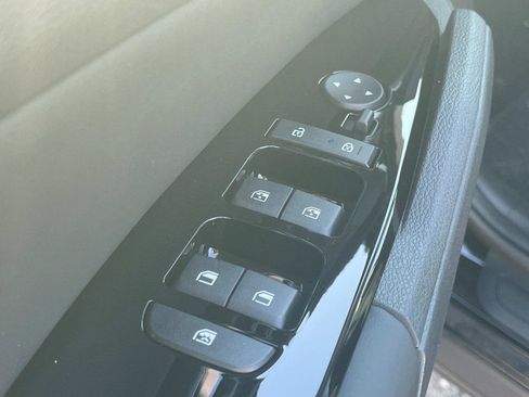 New 2025 Kia Sportage SX image 24