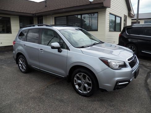 Used 2017 Subaru Forester 2.5i Touring AWD/4WD image 4