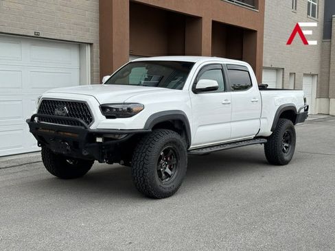 Used 2018 Toyota Tacoma TRD Off-Road w/ Technology Package image 1