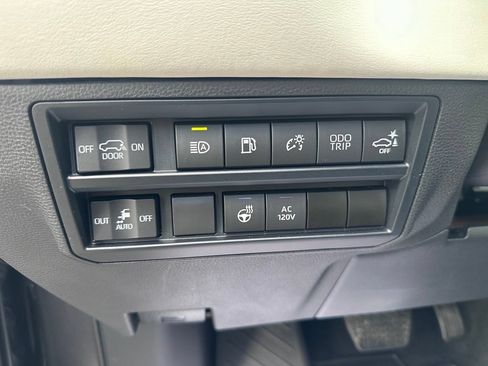 Used 2023 Toyota Sequoia Capstone AWD/4WD image 19