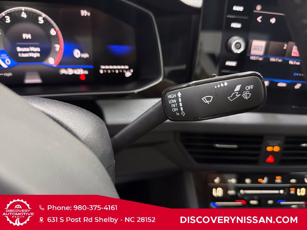 Used 2025 Volkswagen Jetta SE FWD image 27