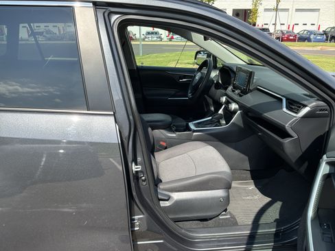 Used 2021 Toyota RAV4 XLE AWD/4WD image 32