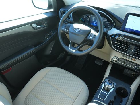Used 2021 Ford Escape SE image 12