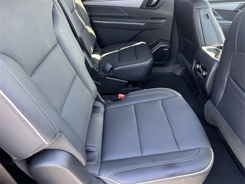 Used 2025 Buick Enclave Preferred image 7