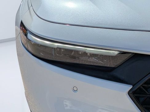 Used 2023 Honda Accord Touring image 9