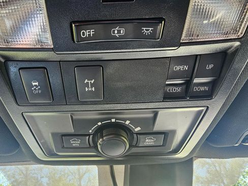 Used 2019 Toyota Tacoma TRD Off-Road AWD/4WD image 46