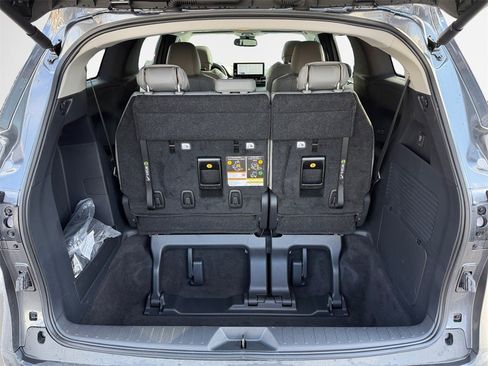 Used 2025 Toyota Sienna XLE w/ XLE Plus Package image 26