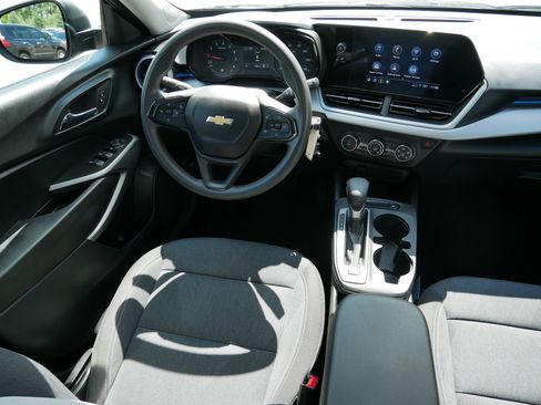 Used 2024 Chevrolet Trax LS FWD image 9