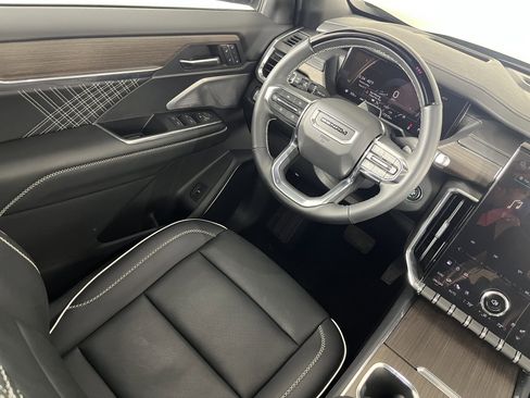 Used 2024 GMC Acadia Denali w/ Super Cruise Package image 9