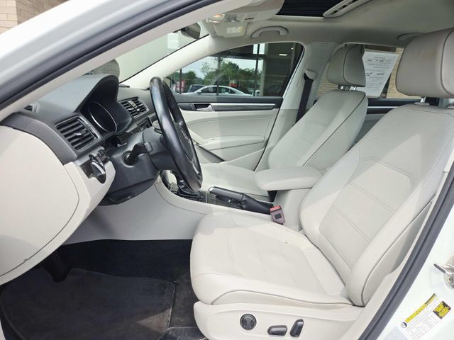 Used 2018 Volkswagen Passat 2.0T SE FWD image 12