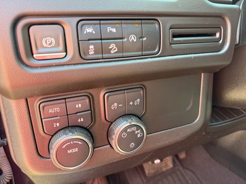 Used 2023 Chevrolet Suburban Premier AWD/4WD image 22