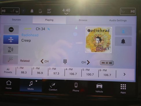 Used 2024 Chrysler Pacifica Touring-L image 21