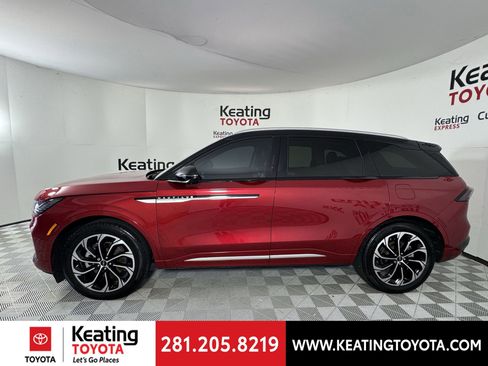 Used 2024 Lincoln Nautilus Reserve image 8