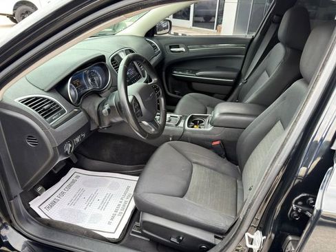 Used 2019 Chrysler 300 Touring w/ Sport Appearance Package RWD image 12
