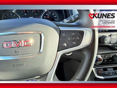 Used 2024 GMC Terrain SLT image 40