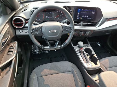 Used 2024 Chevrolet Trax RS w/ Sunroof Package FWD image 11
