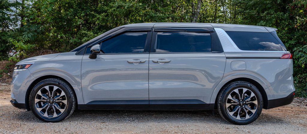 Used 2024 Kia Carnival EX FWD image 2