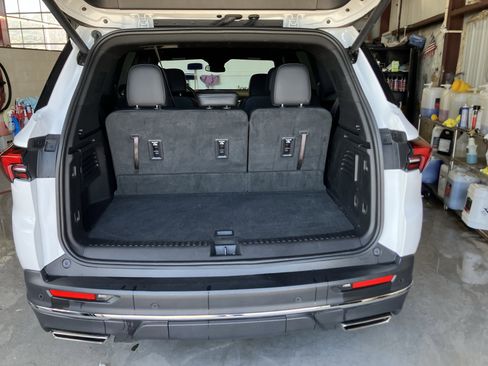 Used 2025 Buick Enclave Preferred image 5