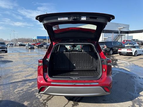 Used 2022 Toyota Highlander Platinum image 32