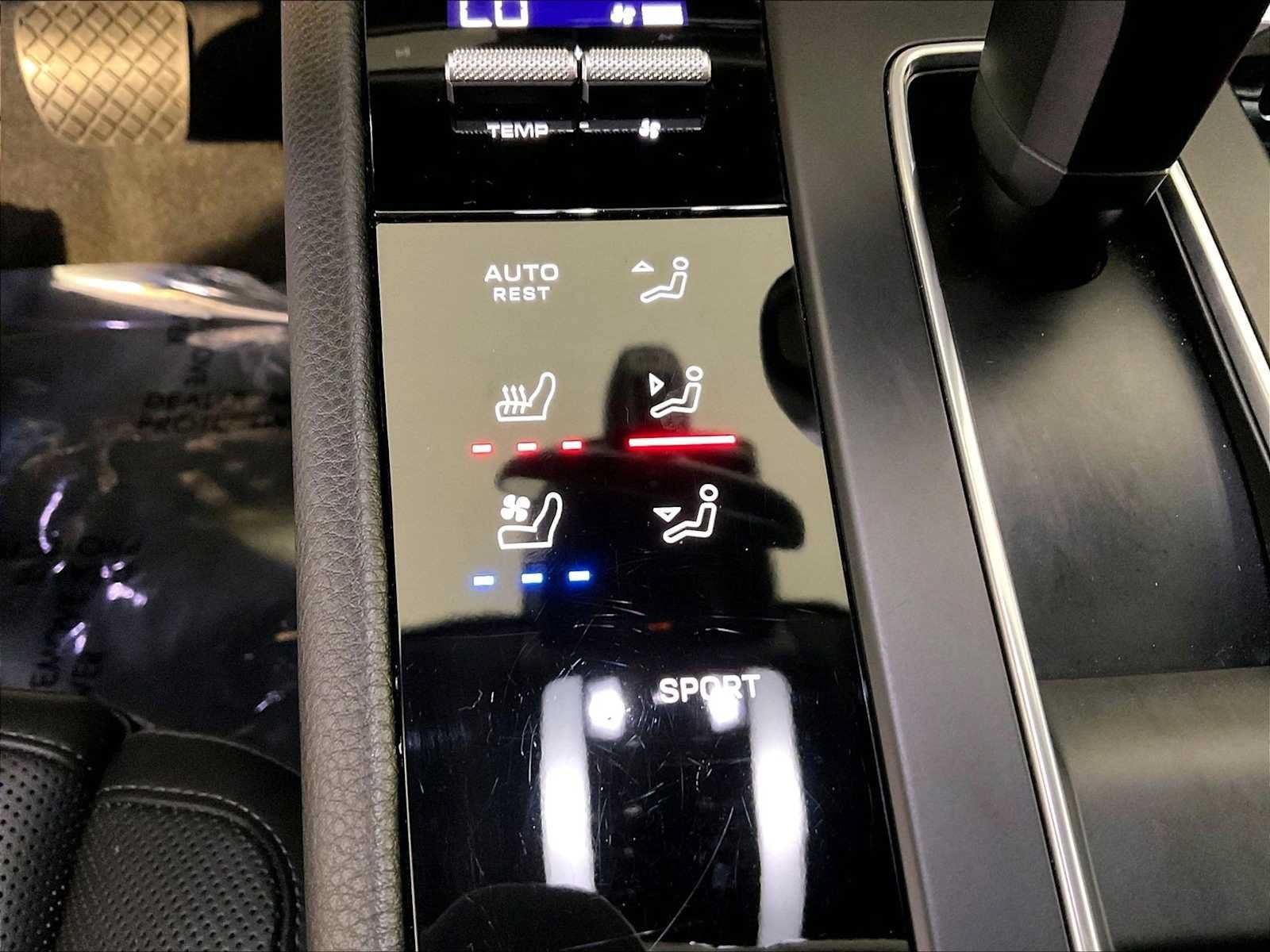 Certified 2023 Porsche Macan AWD/4WD image 39