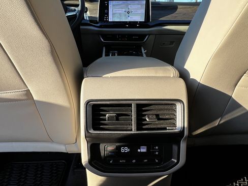 Used 2025 Volkswagen Atlas SEL Premium R-Line image 39