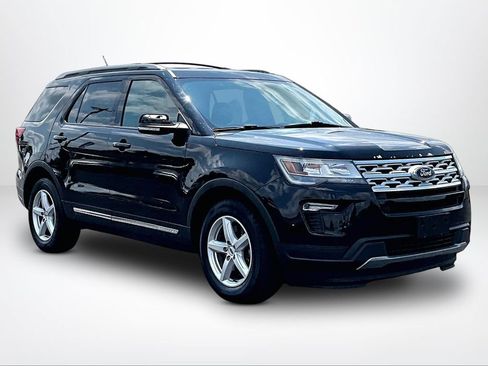 Used 2019 Ford Explorer XLT w/ Equipment Group 202A FWD image 11