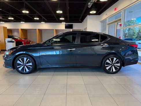 Used 2022 Nissan Altima 2.5 SV w/ SV Premium Package FWD image 7
