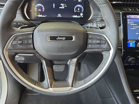 Used 2023 Jeep Grand Cherokee Limited AWD/4WD image 28