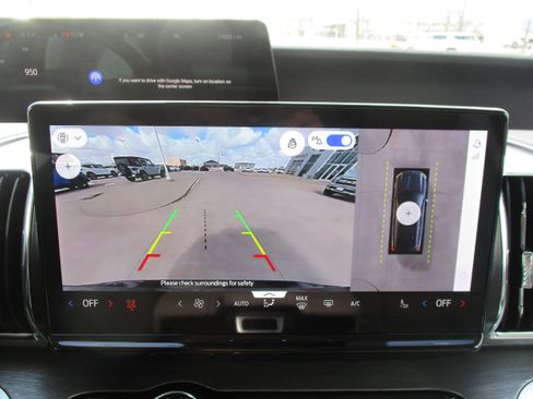 Used 2025 Ford Expedition Platinum image 27