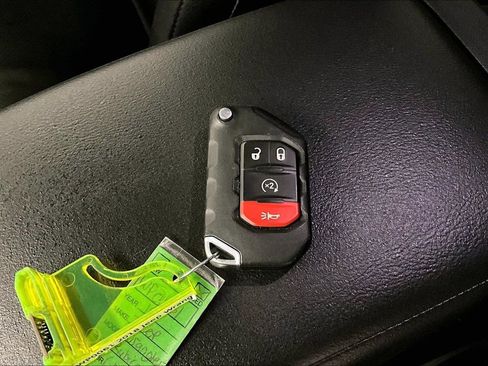 Used 2018 Jeep Wrangler Unlimited Rubicon AWD/4WD image 34