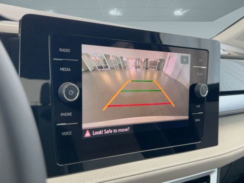 New 2026 Volkswagen Taos SE image 24