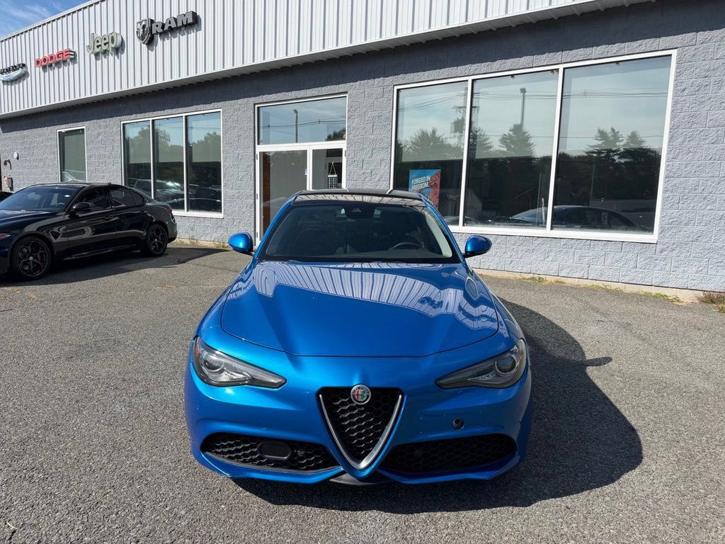 Used 2018 Alfa Romeo Giulia Ti Sport w/ Quick Order Package 22S Sport AWD/4WD image 9