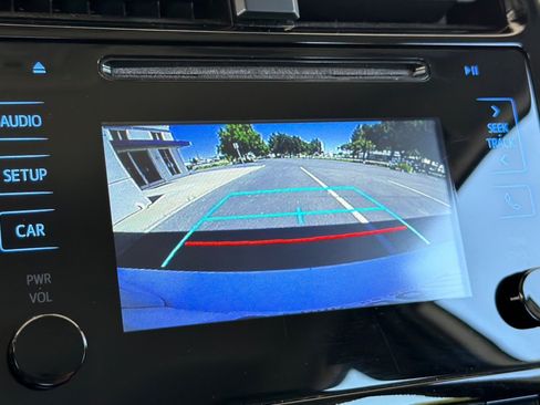 Used 2019 Toyota Prius XLE FWD image 25