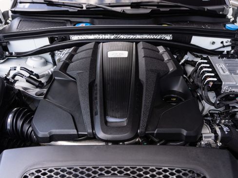 Certified 2023 Porsche Macan GTS AWD/4WD image 36