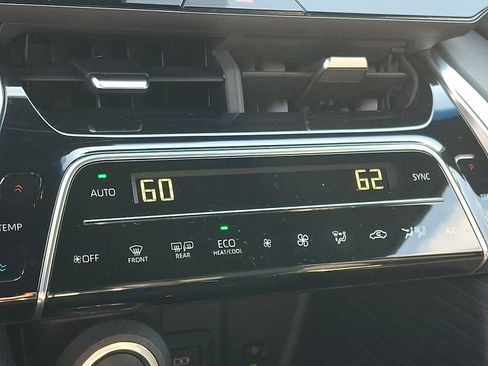 Certified 2024 Toyota Venza XLE AWD/4WD image 21